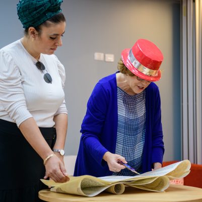 Woman reading megillah 3