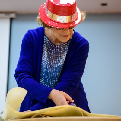 Woman reading megillah 4