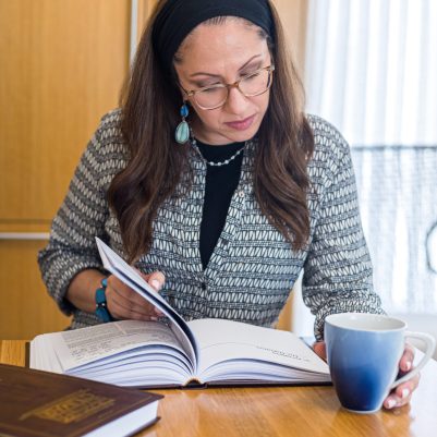 Woman learning torah 3