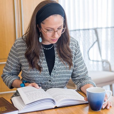 Woman learning torah 5