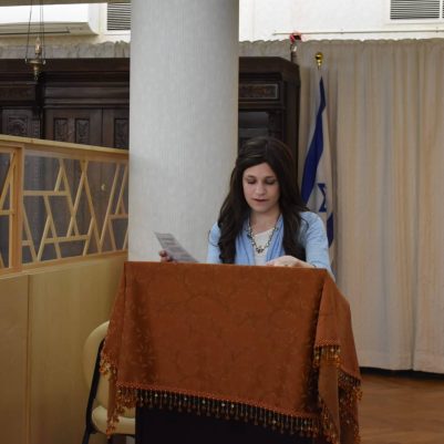 Woman speaking in Synagogue/Shul