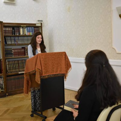 Woman lecturing in Synagogue/Shul 5