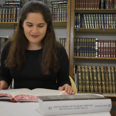 Woman learning Gemara 3