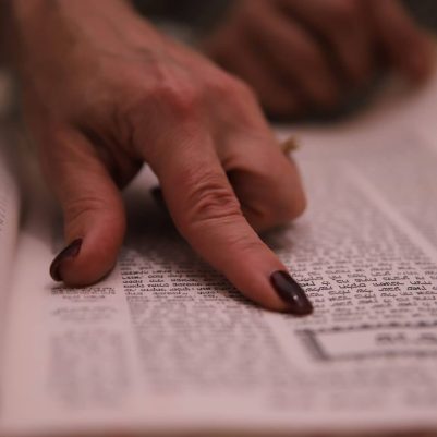 Woman pointing in Gemara