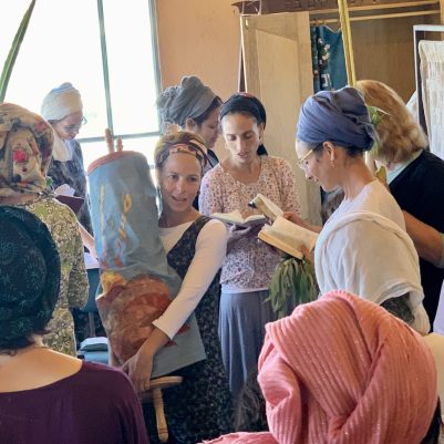 Women praying on Sukkot