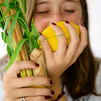 Teenager smelling Etrog 4